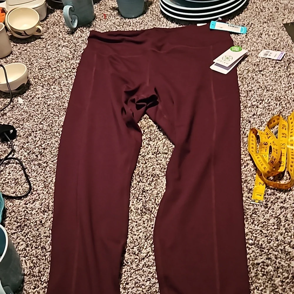 Garam burgundy XL new with tag Om 7/8 highrise pocket performance leggings
